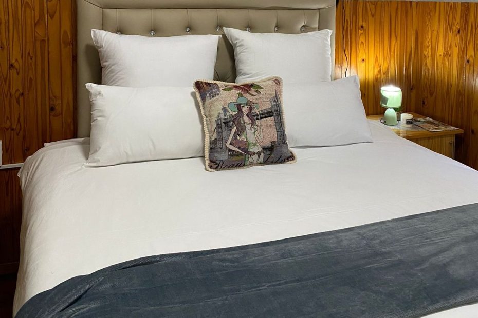 Affordable queen room accommodation in Bela-Bela for couples with WiFi and bathroom